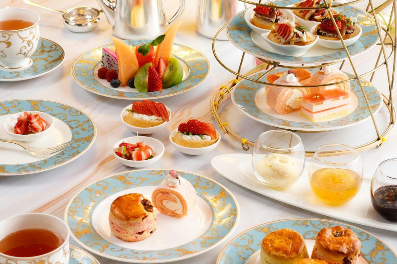 Kowloon Shangri-La, Hong Kong Exterior photo Afternoon tea at the Mandarin Oriental, Hong Kong